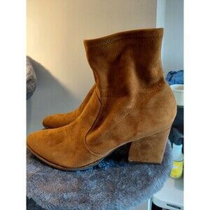 Marc Fisher Yarita pointed toe ankle bootie tan/brown suede material. SIZE 9.5